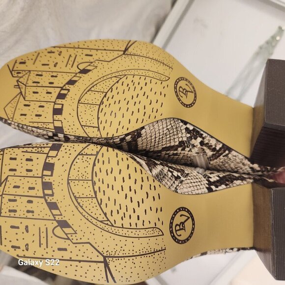 Bella Vita Women's Wilma Ankle Booties Taupe Snake Size 7 W. NIB - Picture 8 of 10